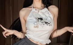 男子半夜看女生隐私视频